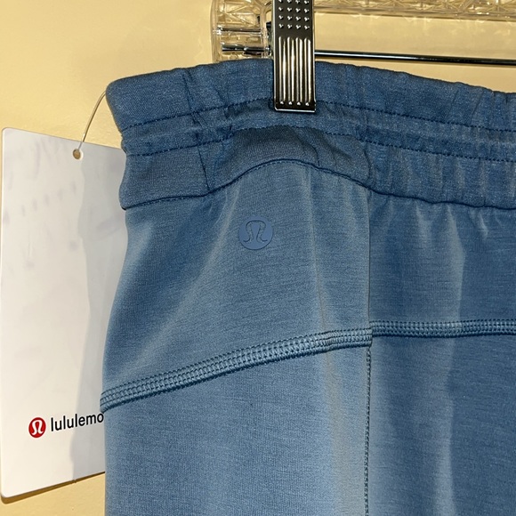 Lululemon Softstreme Straight Leg Crop 24” (14) - Picture 5 of 6